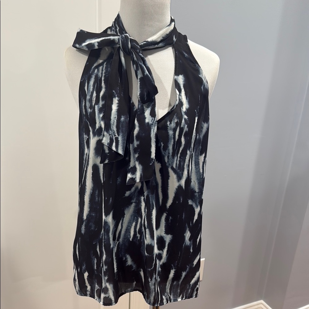 Trouve Black and White Sleeveless Tie Front Blouse